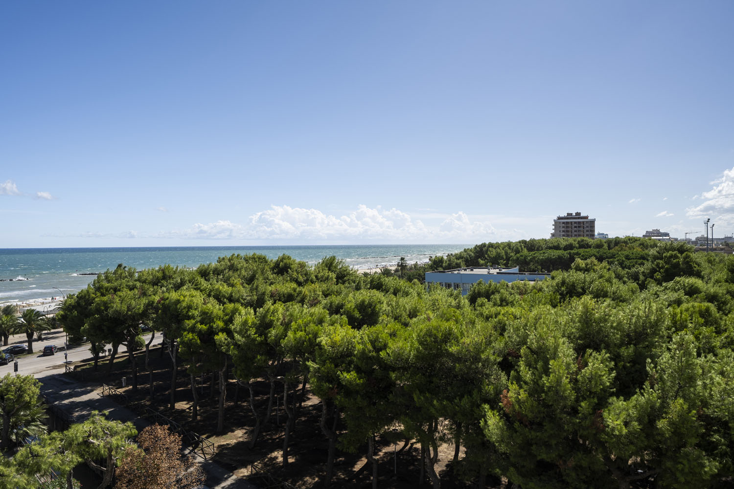 Superior - Vista fronte mare con doppio balcone