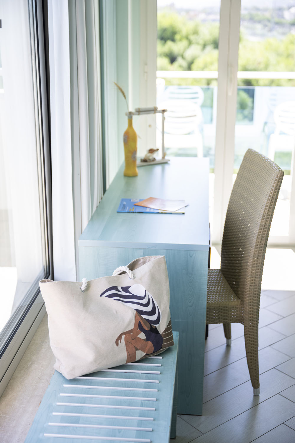 Superior - Vista fronte mare con doppio balcone